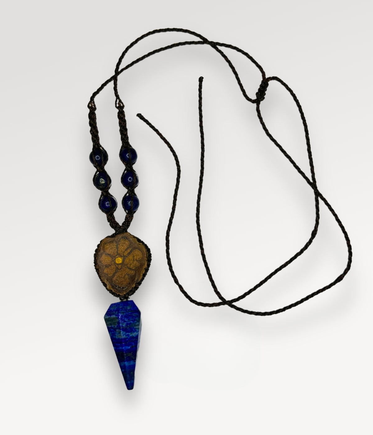 Colier Ancestral cu Lemn de Ayahuasca și Lapis Lazuli