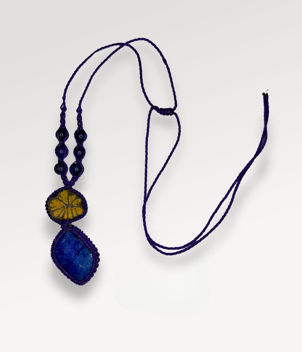 Colier Ancestral cu Lemn de Ayahuasca și Lapis Lazuli