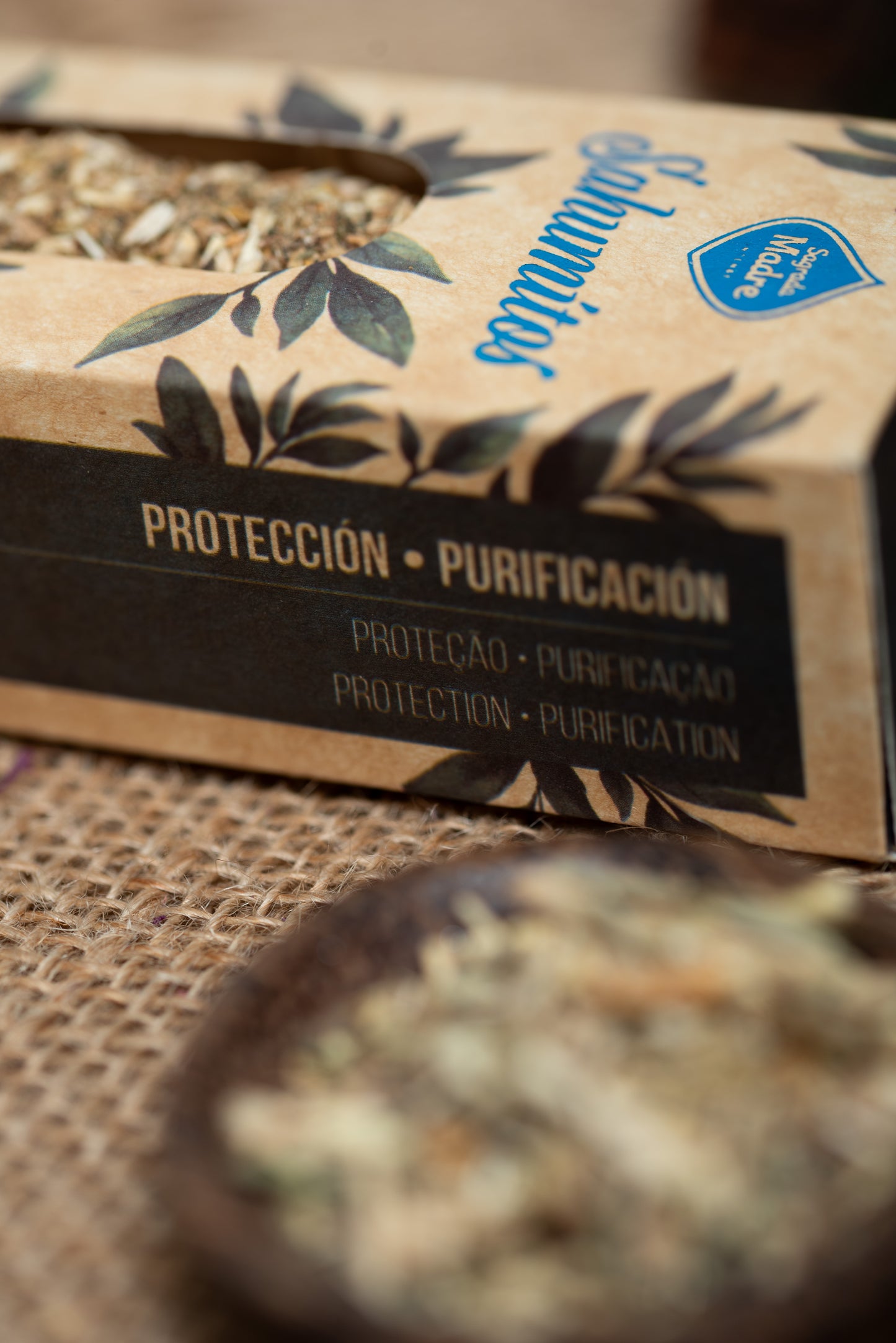Baghetă S de smudging cu Ruda pentru protecție, purificare și transmutare (SAGRADA MADRE – Sahumito)