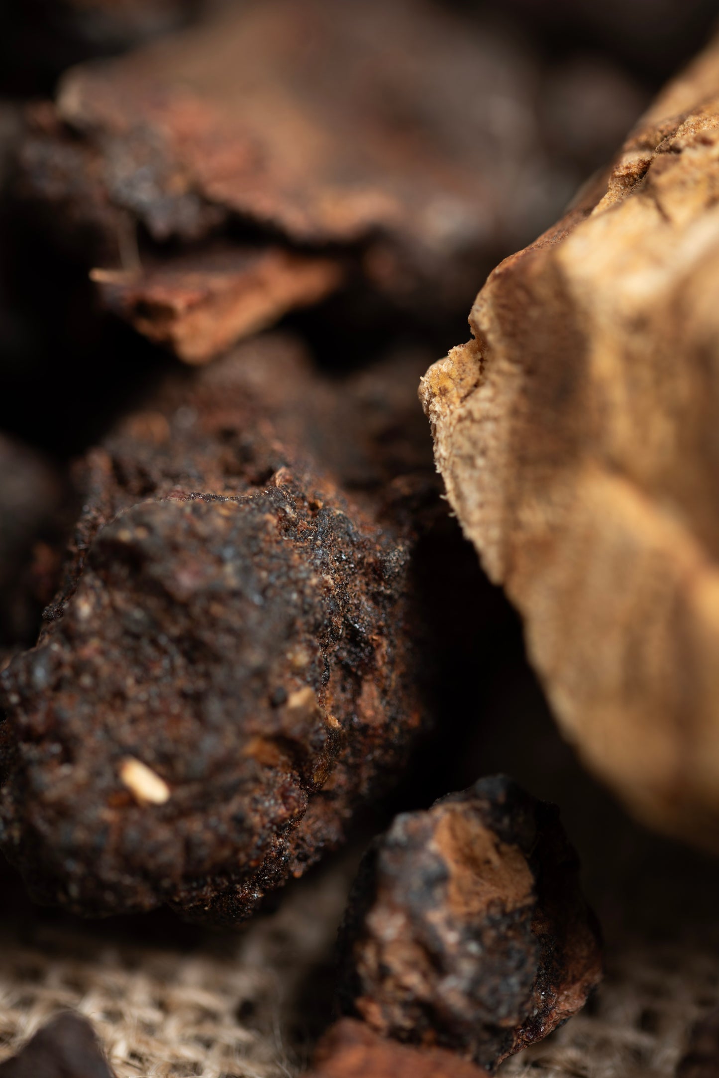 Baghetă S de smudging cu Smiră și Palo Santo pentru curățare energetică și armonizare (SAGRADA MADRE – Sahumito)
