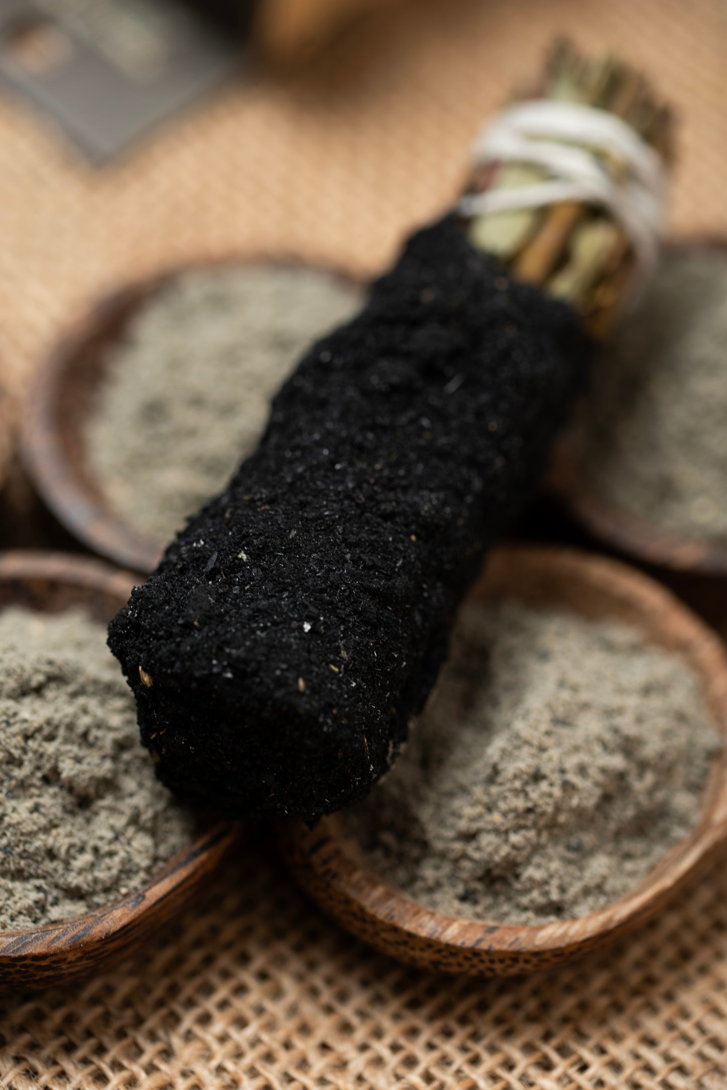 Baghetă S de smudging cu Storax și Camfor pentru protecție și claritate (SAGRADA MADRE – Sahumito)