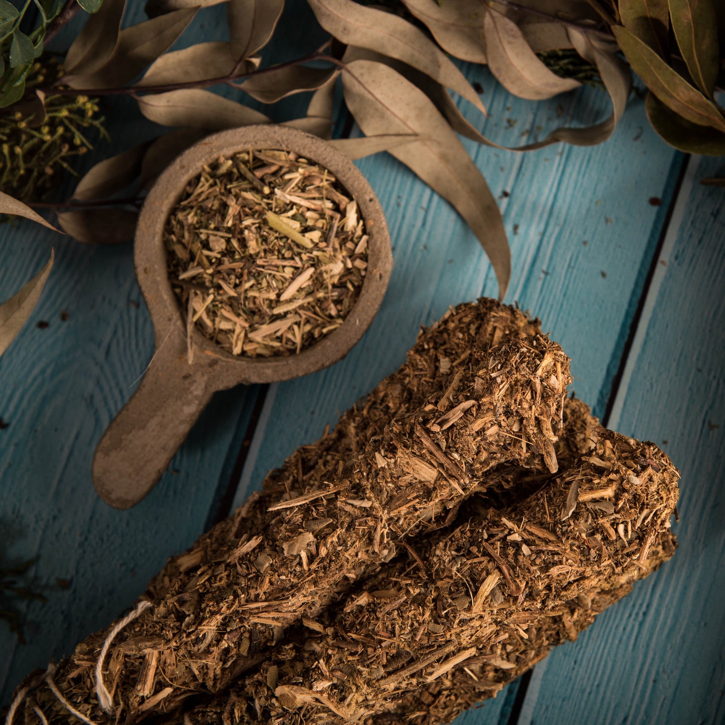 Baghetă de smudging cu 4 plante maestru pentru curățare energetică profundă (SAGRADA MADRE – Sahumos)