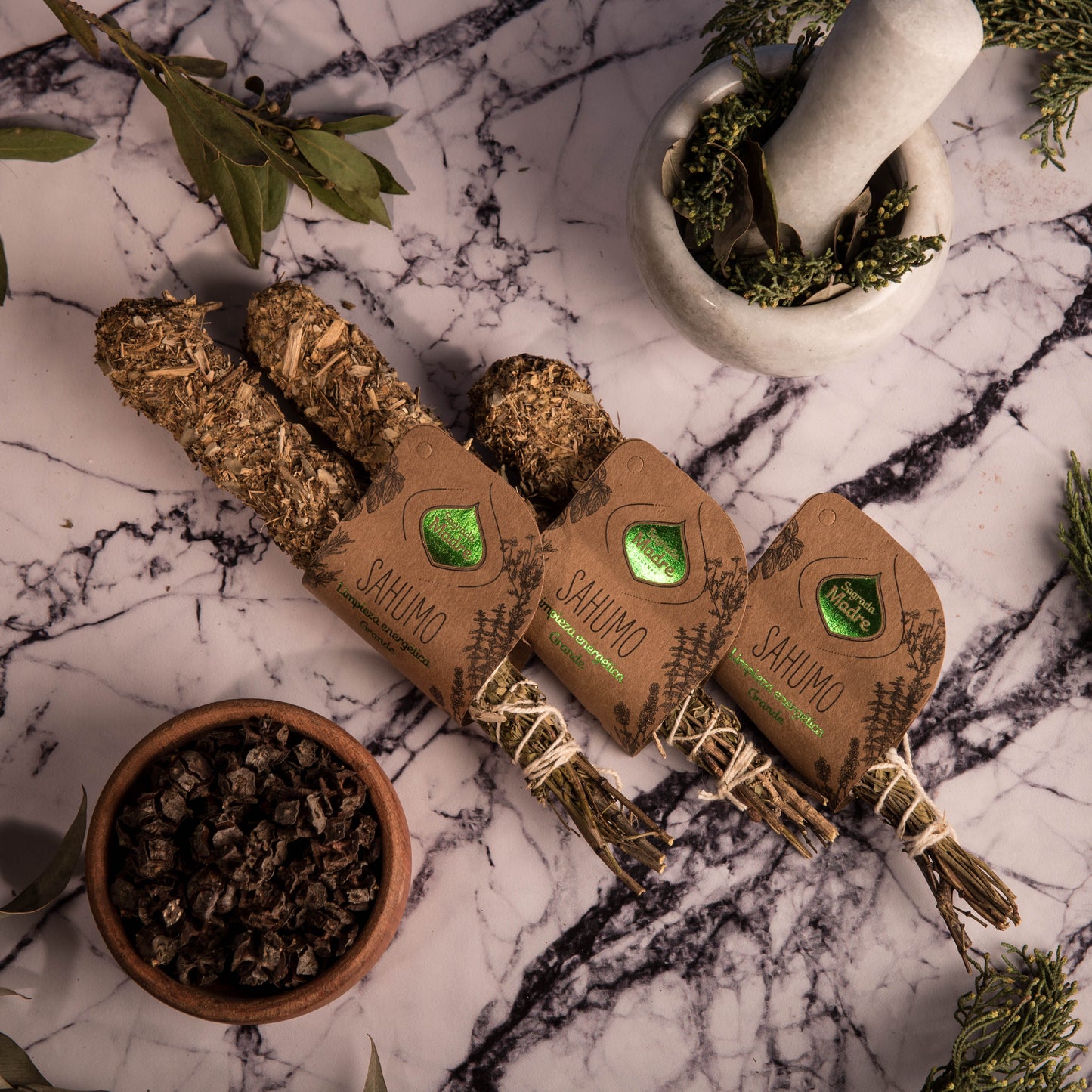 Baghetă de smudging cu 4 plante maestru pentru curățare energetică profundă (SAGRADA MADRE – Sahumos)