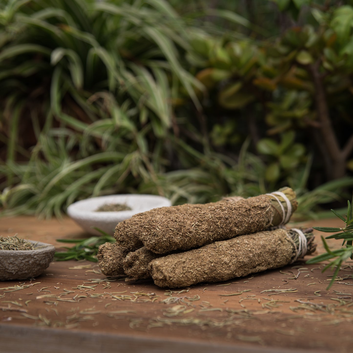 Baghetă de smudging cu Rozmarin pentru claritate mentală și curățare spirituală (SAGRADA MADRE – Sahumos)