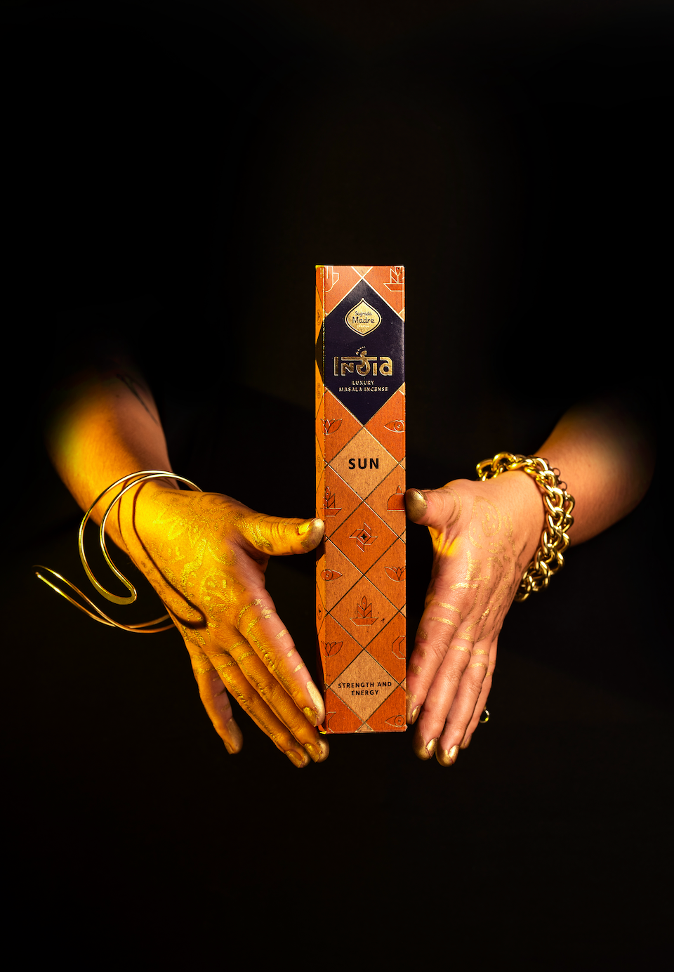 Bețișoare parfumate Sun pentru putere și energie (SAGRADA MADRE – India Masala)