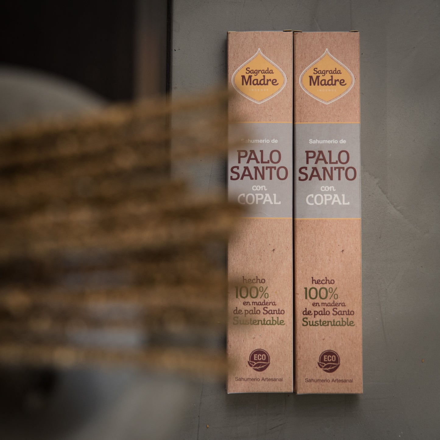 Bețișoare parfumate cu Palo Santo și Copal pentru curățare energetică profundă (SAGRADA MADRE – Palo Santo Linea)