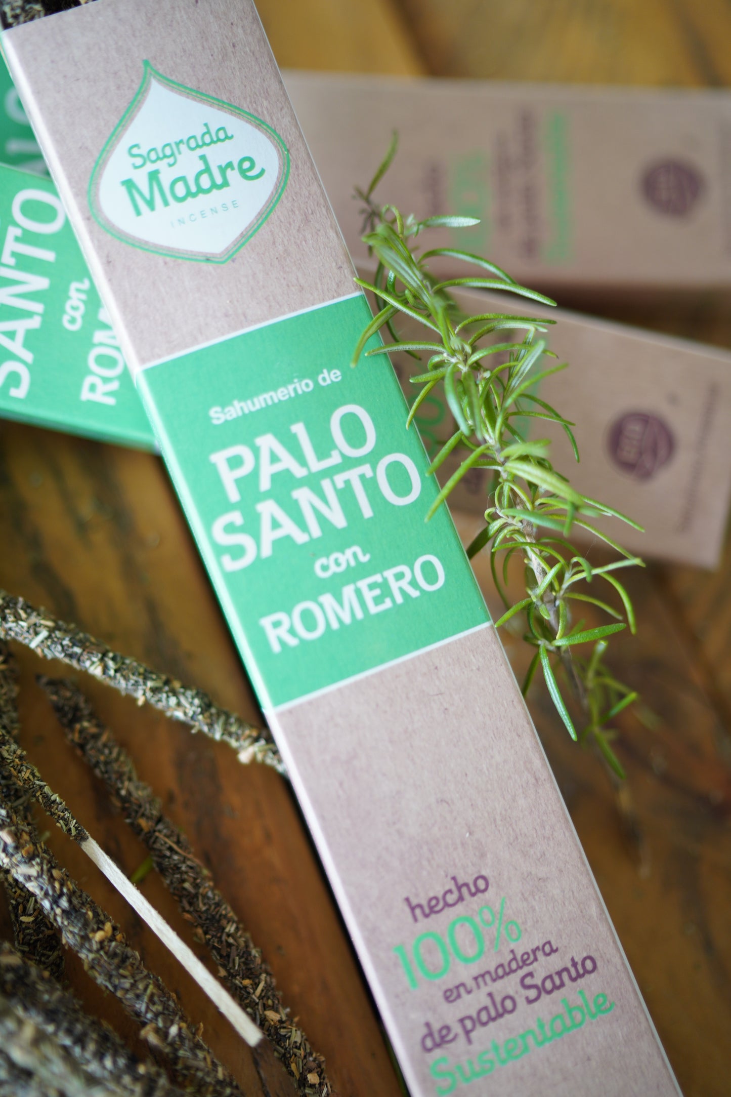 Bețișoare parfumate cu Palo Santo și Rozmarin pentru claritate și protecție spirituală (SAGRADA MADRE – Palo Santo Linea)