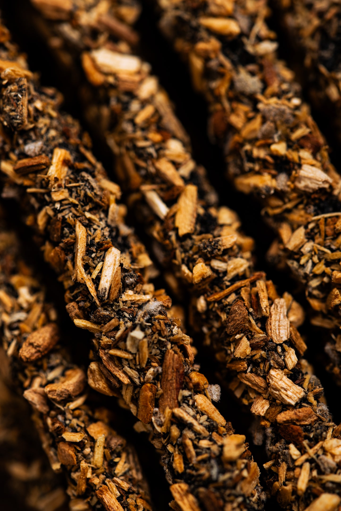 Bețișoare parfumate cu Palo Santo și Scorțișoară pentru curățare energetică, dragoste și abundență (SAGRADA MADRE – Palo Santo Linea)