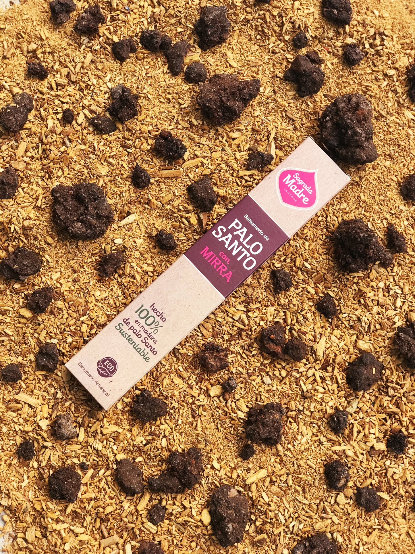 Bețișoare parfumate cu Palo Santo și Smirnă pentru vindecare și protecție (SAGRADA MADRE – Palo Santo Linea)