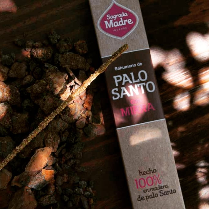 Bețișoare parfumate cu Palo Santo și Smirnă pentru vindecare și protecție (SAGRADA MADRE – Palo Santo Linea)