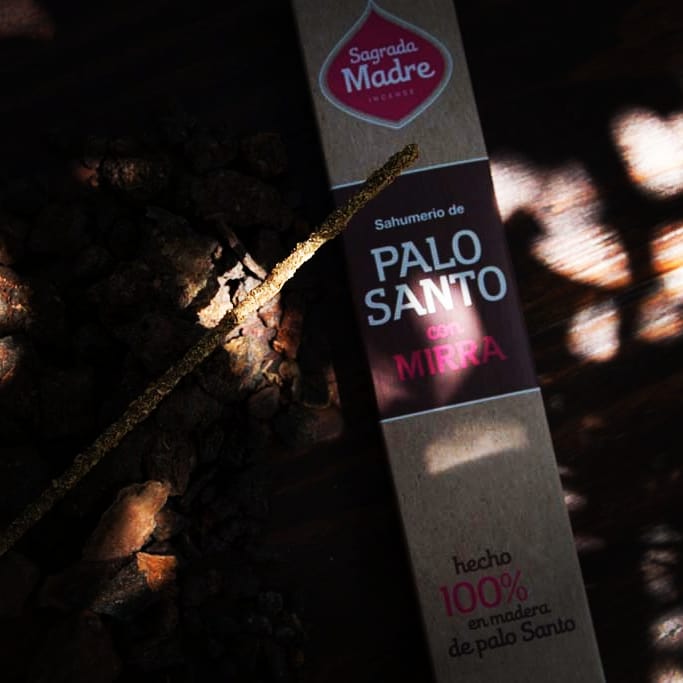 Bețișoare parfumate cu Palo Santo și Smirnă pentru vindecare și protecție (SAGRADA MADRE – Palo Santo Linea)