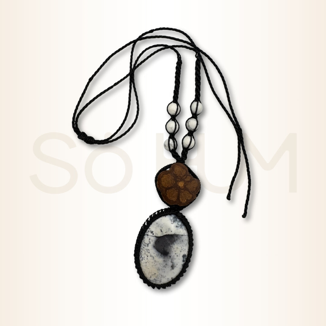 Colier cu Lemn de Ayahuasca și Opal Dendritic pentru stabilitate interioară, claritate și integrarea emoțiilor