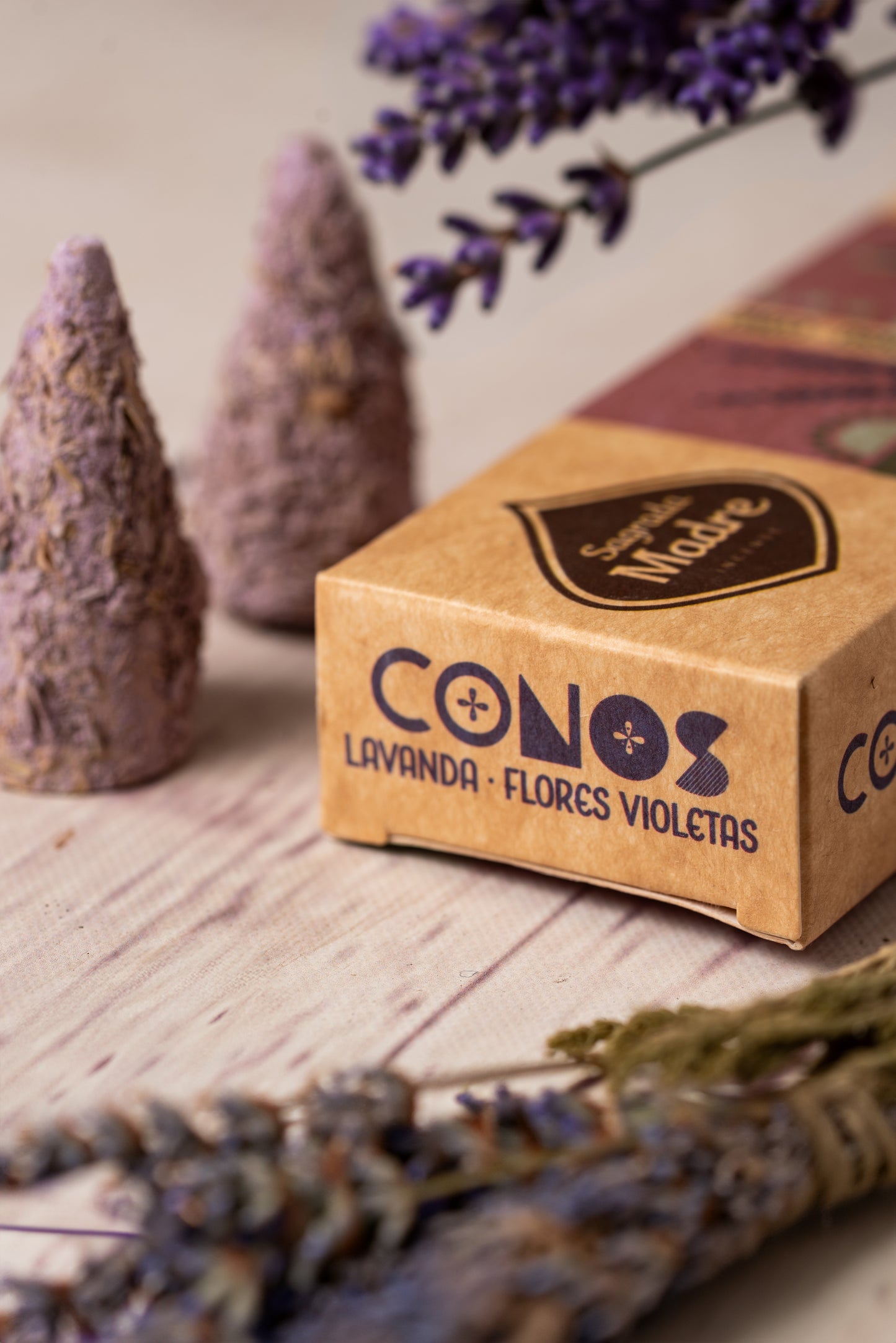 Conuri parfumate naturale cu Lavandă și Violete pentru relaxare și eliberarea stresului (SAGRADA MADRE - Conos)