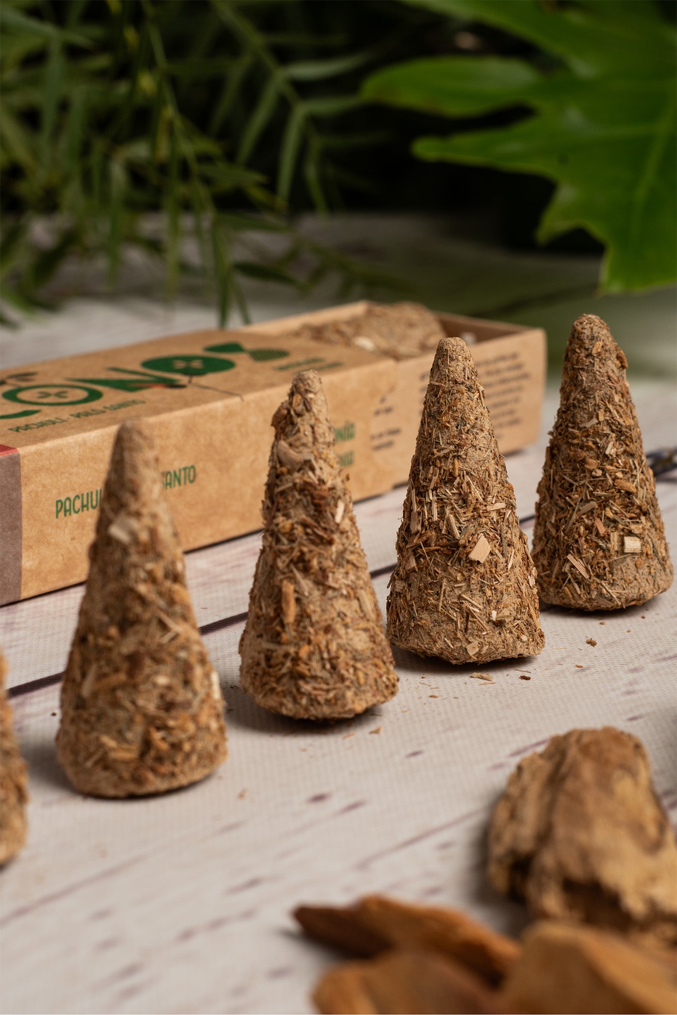 Conuri parfumate naturale cu Patchouli și Palo Santo pentru armonie (SAGRADA MADRE - Conos)