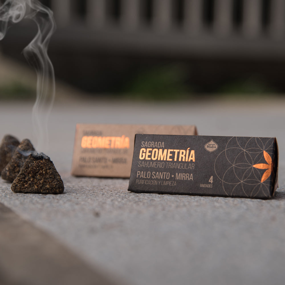 Triunghiuri energetice cu Palo Santo și Smirnă pentru purificare și curățare energetică (SAGRADA MADRE – Geometria Sacra Astrala)