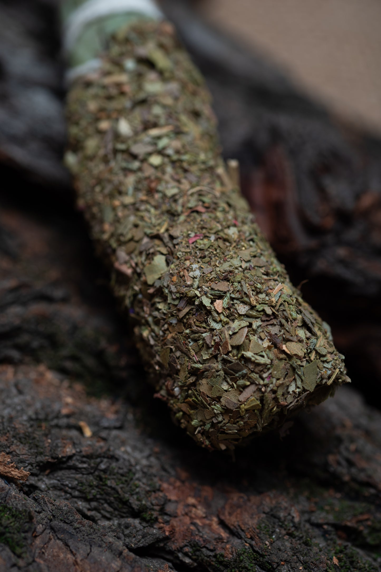 Baghetă S de smudging cu 7 ierburi pentru înțelepciune și creativitate (SAGRADA MADRE – Sahumito)