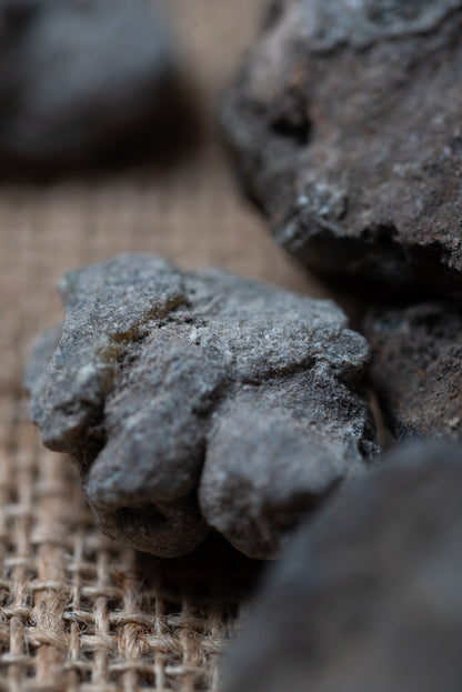 Baghetă S de smudging cu Copal pentru curățare și protecție energetică (SAGRADA MADRE – Sahumito)