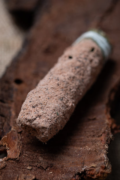 Baghetă S de smudging cu Santal pentru armonie, introspecție și vindecare (SAGRADA MADRE – Sahumito)