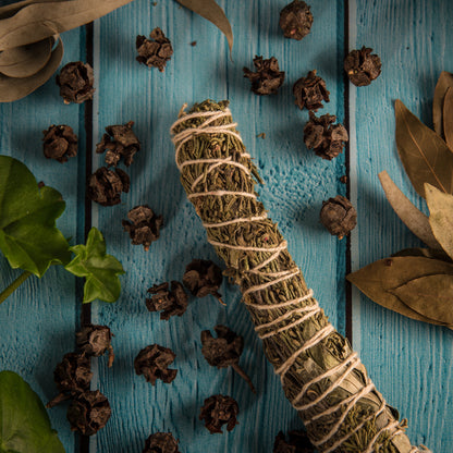 Baghetă de smudging cu 7 plante pentru purificare (SAGRADA MADRE – Sahumos)