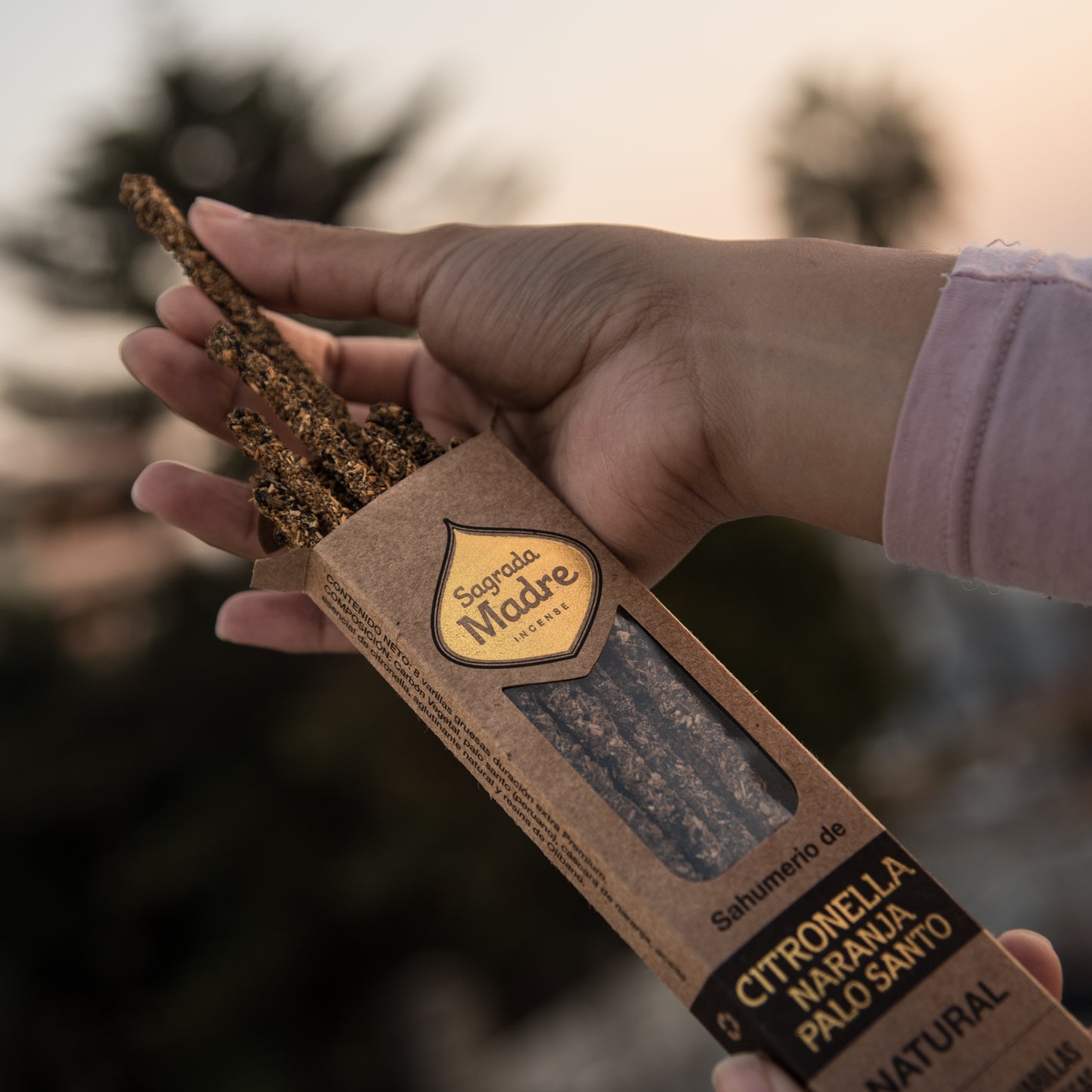 Bețișoare parfumate cu Citronela, Portocală și Palo Santo pentru protecție și energie (SAGRADA MADRE – Natural)