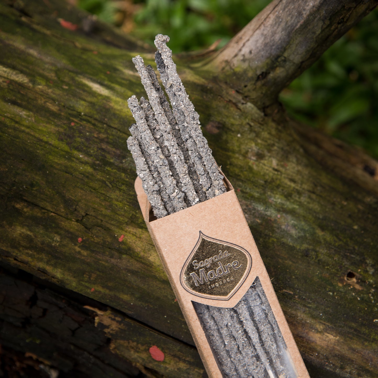 Bețișoare parfumate cu Copal pentru curățare energetică profundă și purificare (SAGRADA MADRE – Natural)