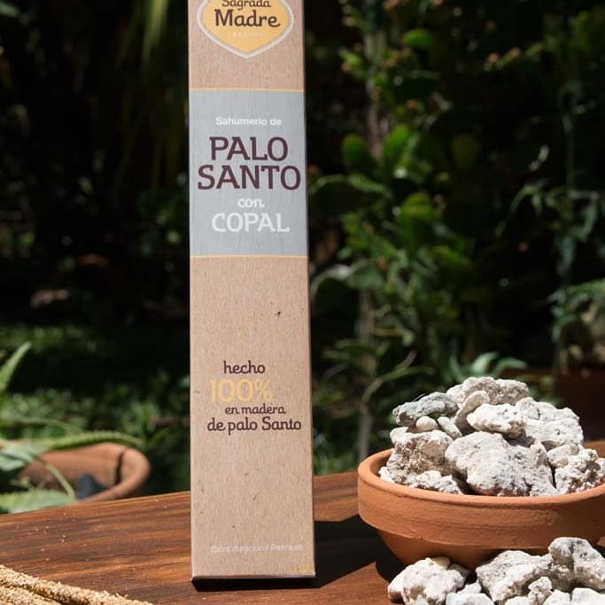 Bețișoare parfumate cu Palo Santo și Copal pentru curățare energetică profundă (SAGRADA MADRE – Palo Santo Linea)