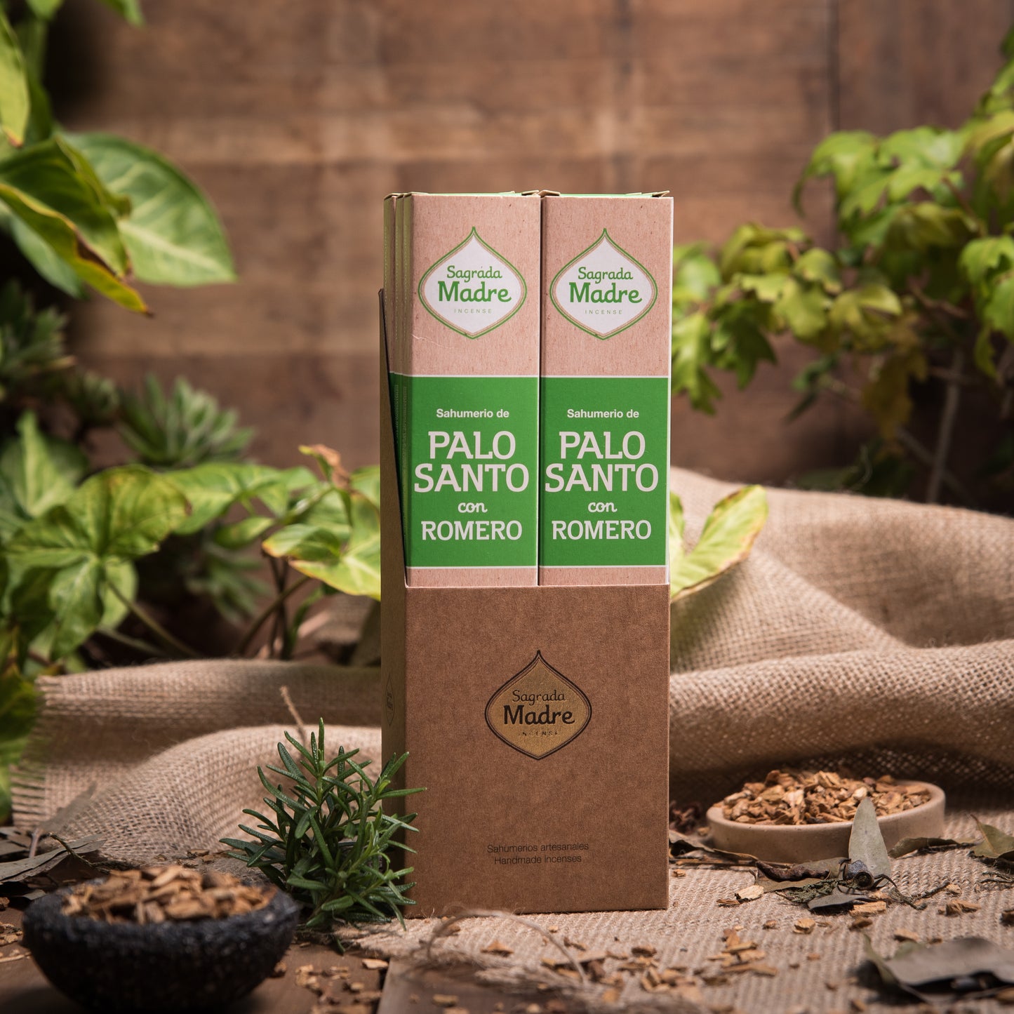 Bețișoare parfumate cu Palo Santo și Rozmarin pentru claritate și protecție spirituală (SAGRADA MADRE – Palo Santo Linea)