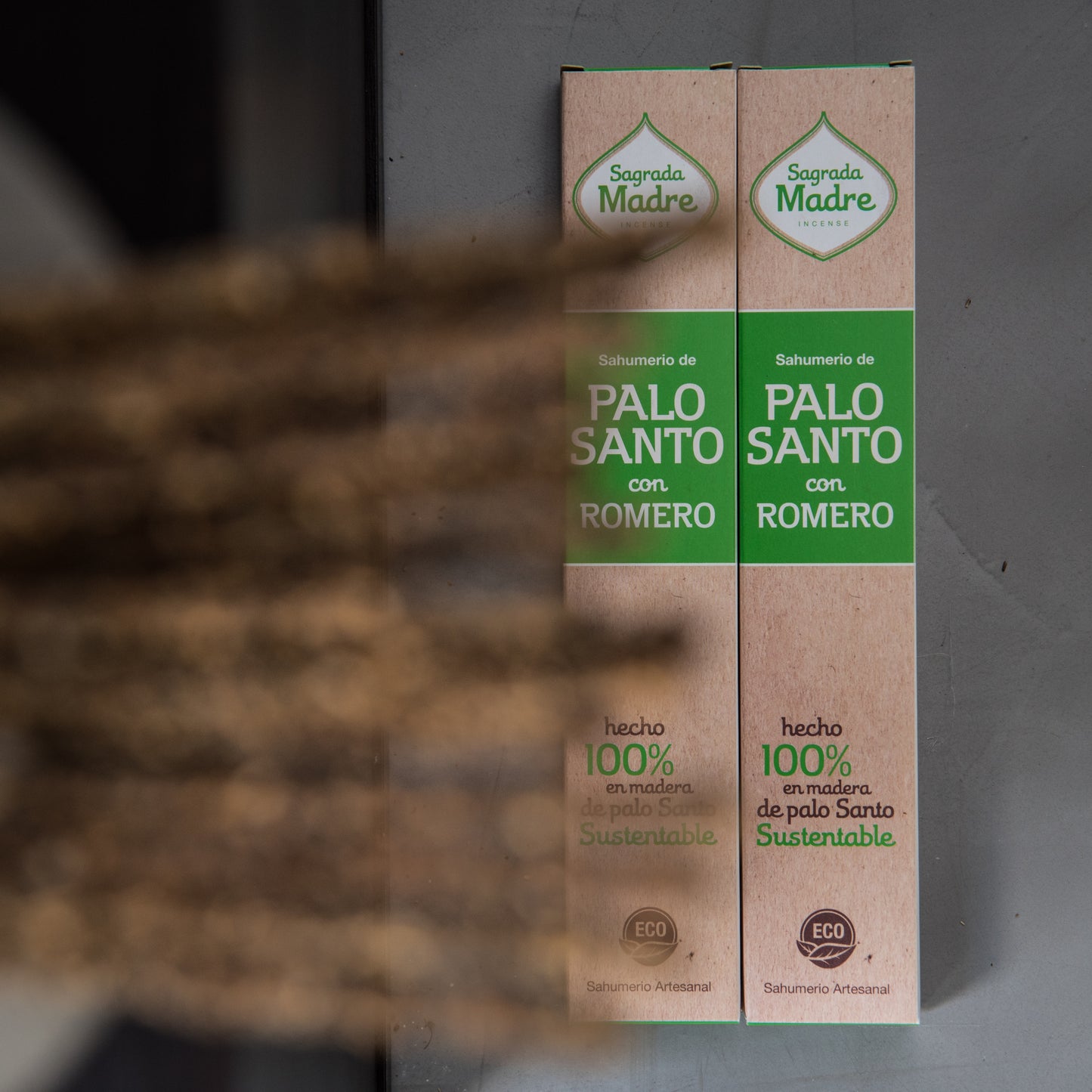 Bețișoare parfumate cu Palo Santo și Rozmarin pentru claritate și protecție spirituală (SAGRADA MADRE – Palo Santo Linea)