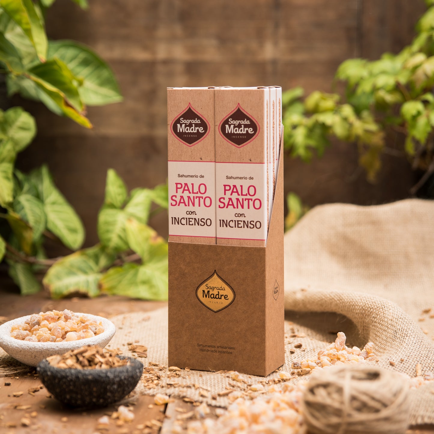 Bețișoare parfumate cu Palo Santo și Tămâie pentru curățare energetică și vindecare (SAGRADA MADRE – Palo Santo Linea)