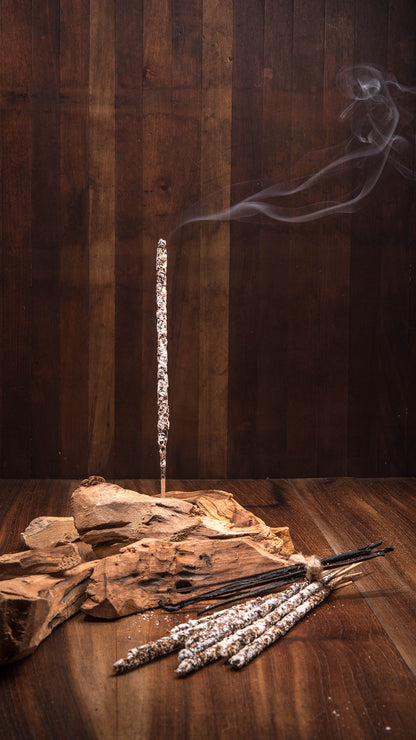 Bețișoare parfumate cu Palo Santo și Vanilie pentru curățare și armonie în relații (SAGRADA MADRE – Palo Santo Linea)