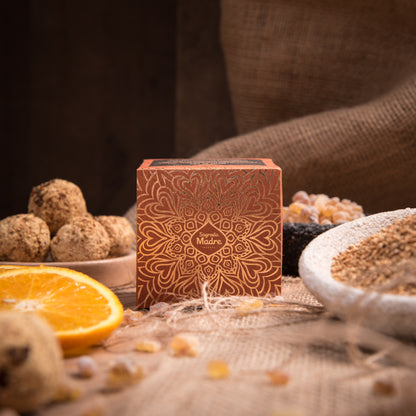 Bombe de fumigație Premium x8 cu Tămâie și Portocală pentru revitalizare și creativitate (SAGRADA MADRE - Bombitas Defumacion Premium)