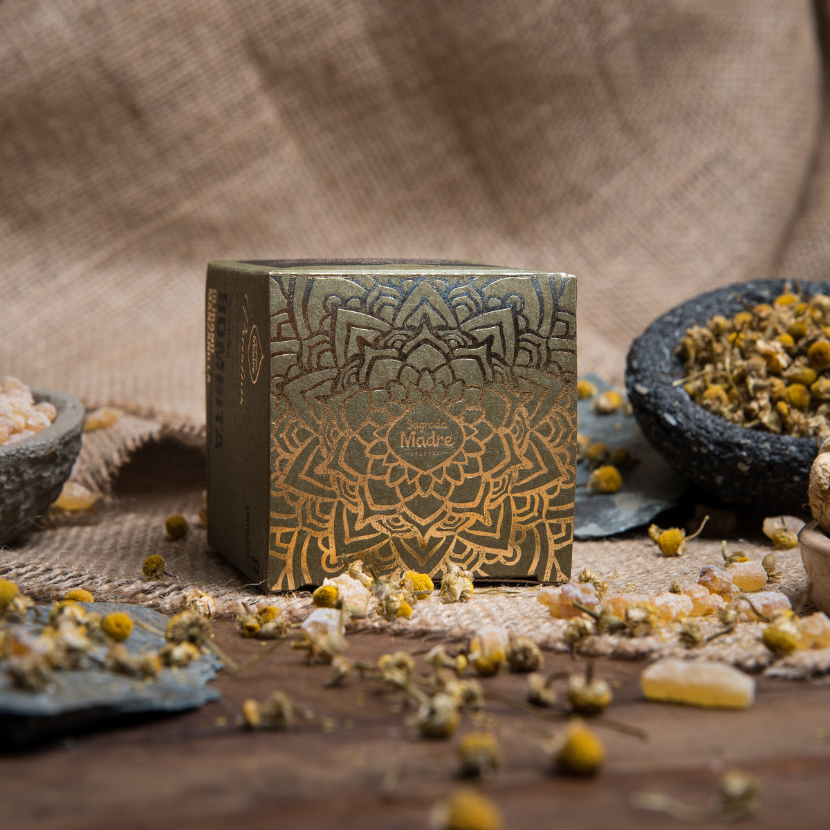 Bombe de fumigație Premium x8 cu cu Tămâie și Mușețel pentru calm și creativitate (SAGRADA MADRE - Bombitas Defumacion Premium)