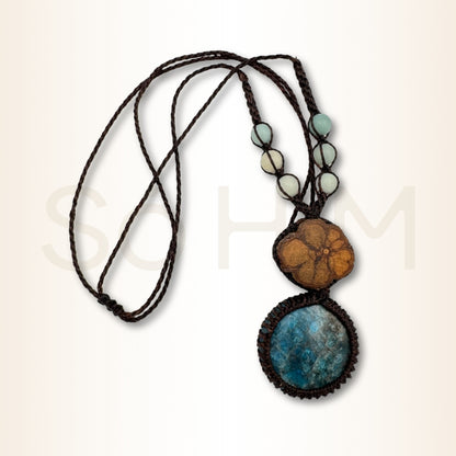 Colier cu Lemn de Ayahuasca și Apatit pentru comunicare clară, încredere și eliberarea blocajelor emoționale