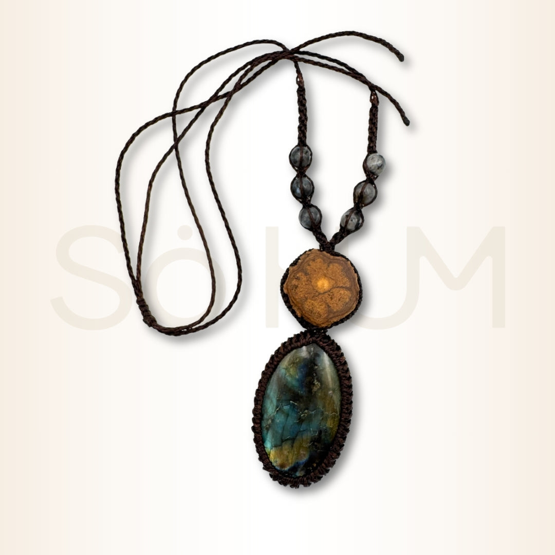 Colier cu Lemn de Ayahuasca și Labradorit pentru intuiție, protecție și transmutare