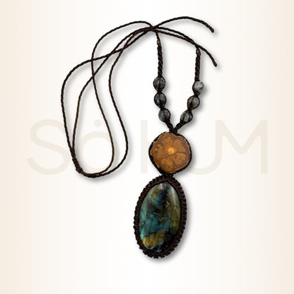 Colier cu Lemn de Ayahuasca și Labradorit pentru intuiție, protecție și transmutare