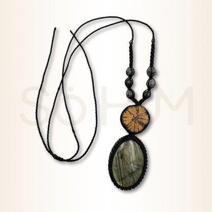 Colier cu Lemn de Ayahuasca și Labradorit pentru intuiție, protecție și transmutare