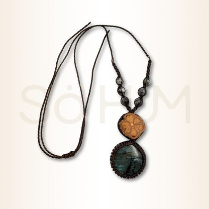 Colier cu Lemn de Ayahuasca și Labradorit pentru intuiție, protecție și transmutare