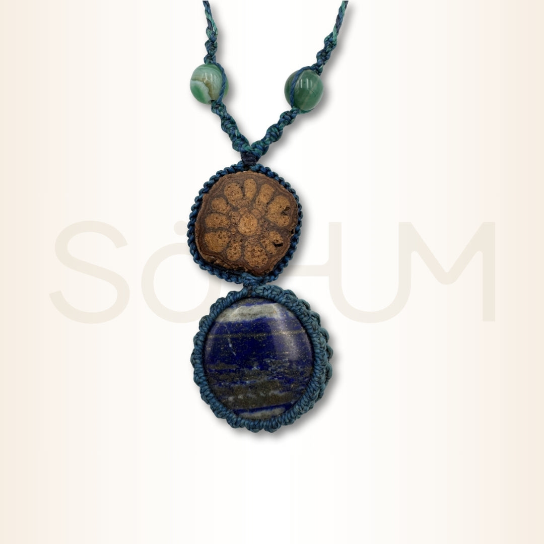 Colier cu Lemn de Ayahuasca și Lapis Lazuli pentru înțelepciune interioară, claritate și protecție energetică