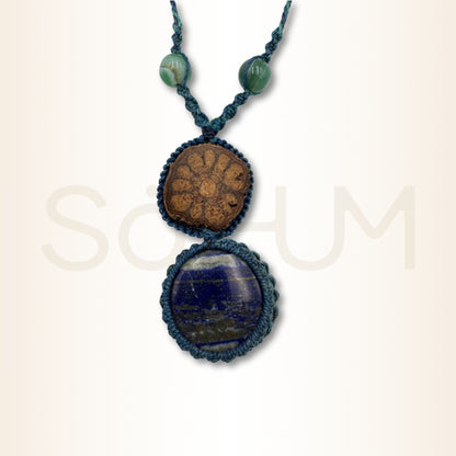 Colier cu Lemn de Ayahuasca și Lapis Lazuli pentru înțelepciune interioară, claritate și protecție energetică