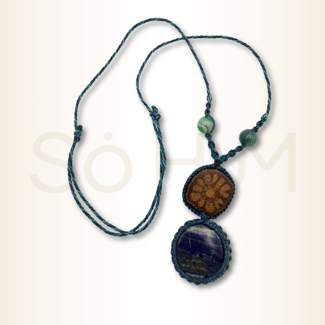 Colier cu Lemn de Ayahuasca și Lapis Lazuli pentru înțelepciune interioară, claritate și protecție energetică
