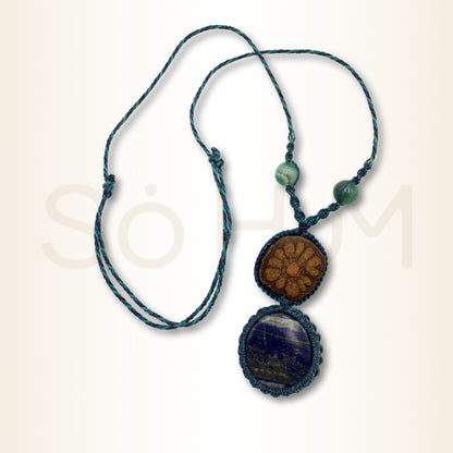 Colier cu Lemn de Ayahuasca și Lapis Lazuli pentru înțelepciune interioară, claritate și protecție energetică