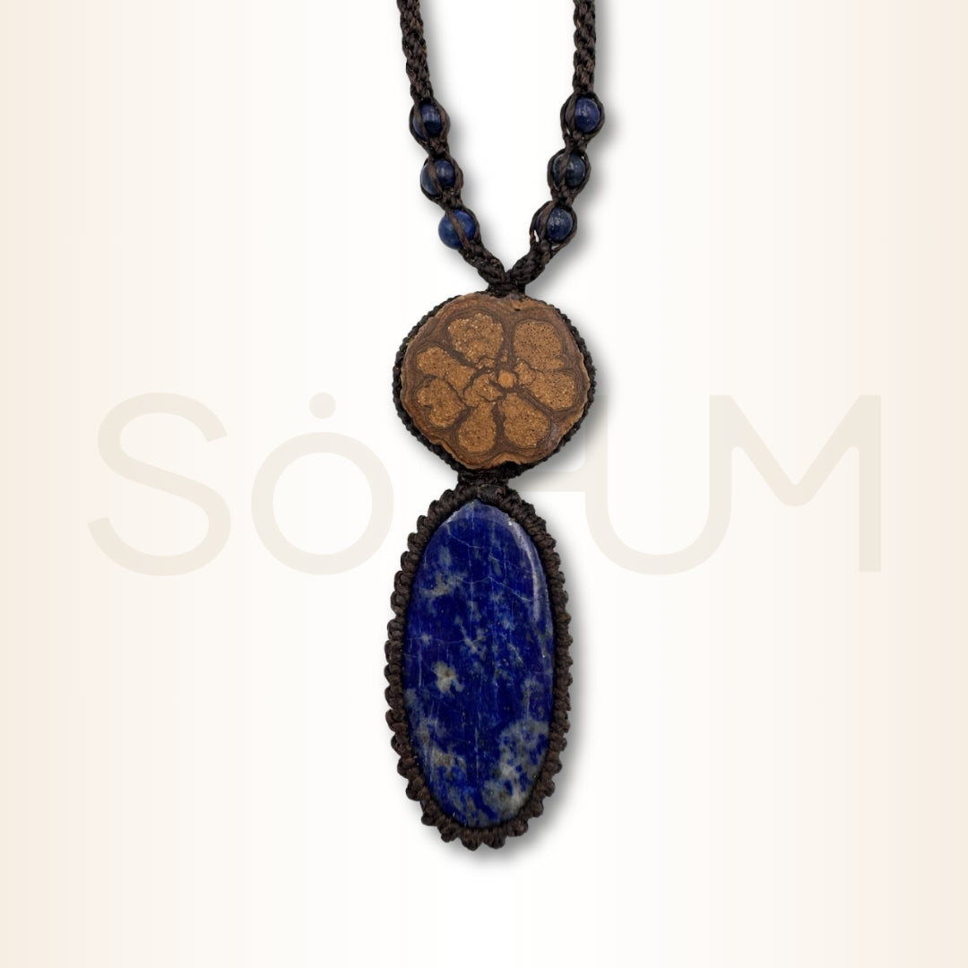 Colier cu Lemn de Ayahuasca și Lapis Lazuli pentru înțelepciune interioară, claritate și protecție energetică