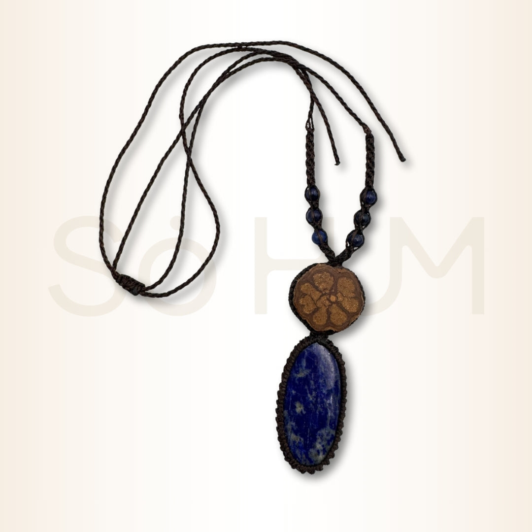 Colier cu Lemn de Ayahuasca și Lapis Lazuli pentru înțelepciune interioară, claritate și protecție energetică