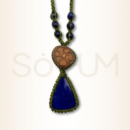 Colier cu Lemn de Ayahuasca și Lapis Lazuli pentru înțelepciune interioară, claritate și protecție energetică