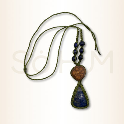 Colier cu Lemn de Ayahuasca și Lapis Lazuli pentru înțelepciune interioară, claritate și protecție energetică