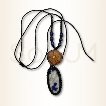 Colier cu Lemn de Ayahuasca și Lapis Lazuli pentru înțelepciune interioară, claritate și protecție energetică