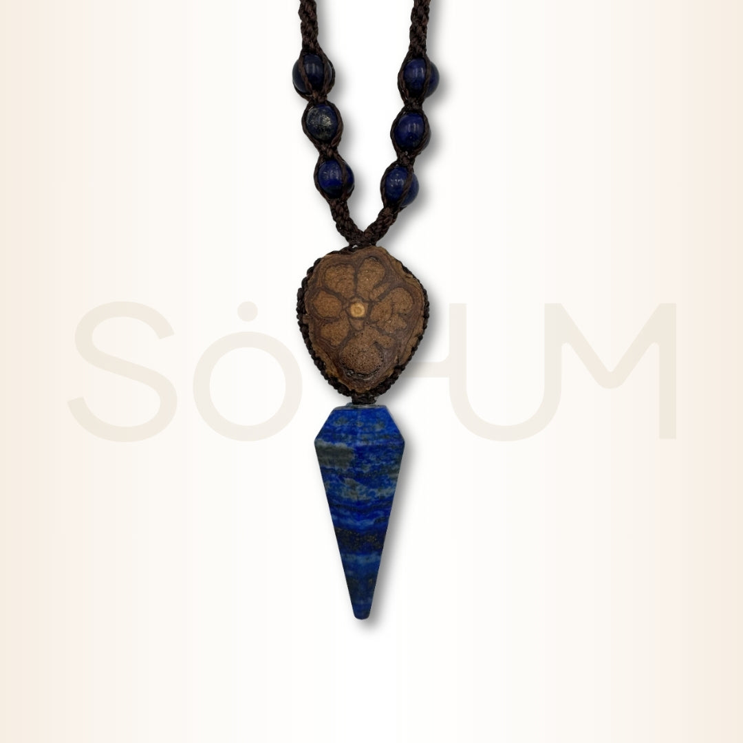 Colier cu Lemn de Ayahuasca și Lapis Lazuli pentru înțelepciune interioară, claritate și protecție energetică