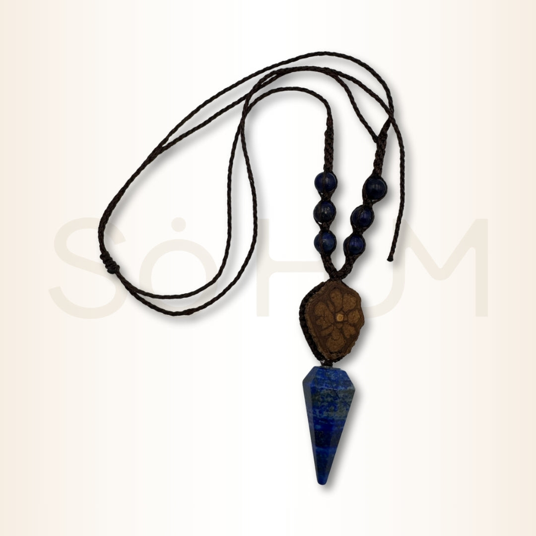 Colier cu Lemn de Ayahuasca și Lapis Lazuli pentru înțelepciune interioară, claritate și protecție energetică