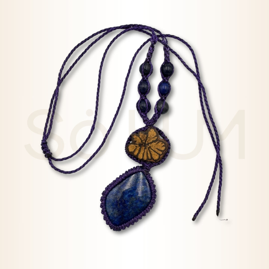 Colier cu Lemn de Ayahuasca și Lapis Lazuli pentru înțelepciune interioară, claritate și protecție energetică