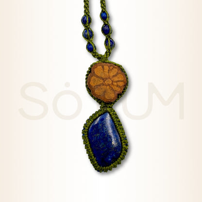 Colier cu Lemn de Ayahuasca și Lapis Lazuli pentru înțelepciune interioară, claritate și protecție energetică